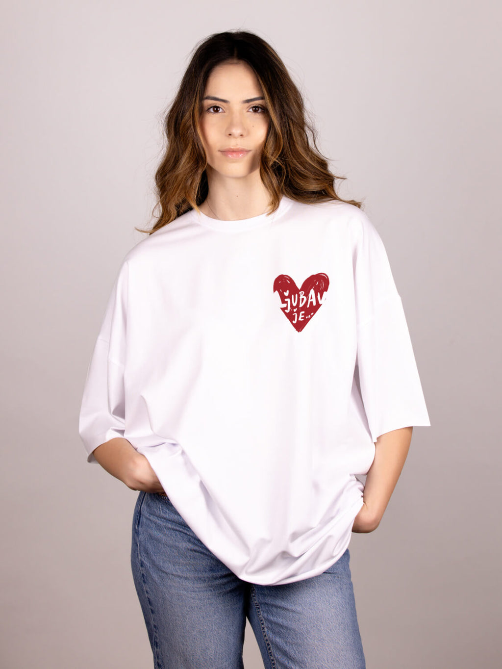 Ljubav je | Ženska oversize majica | Classic Kolekcija